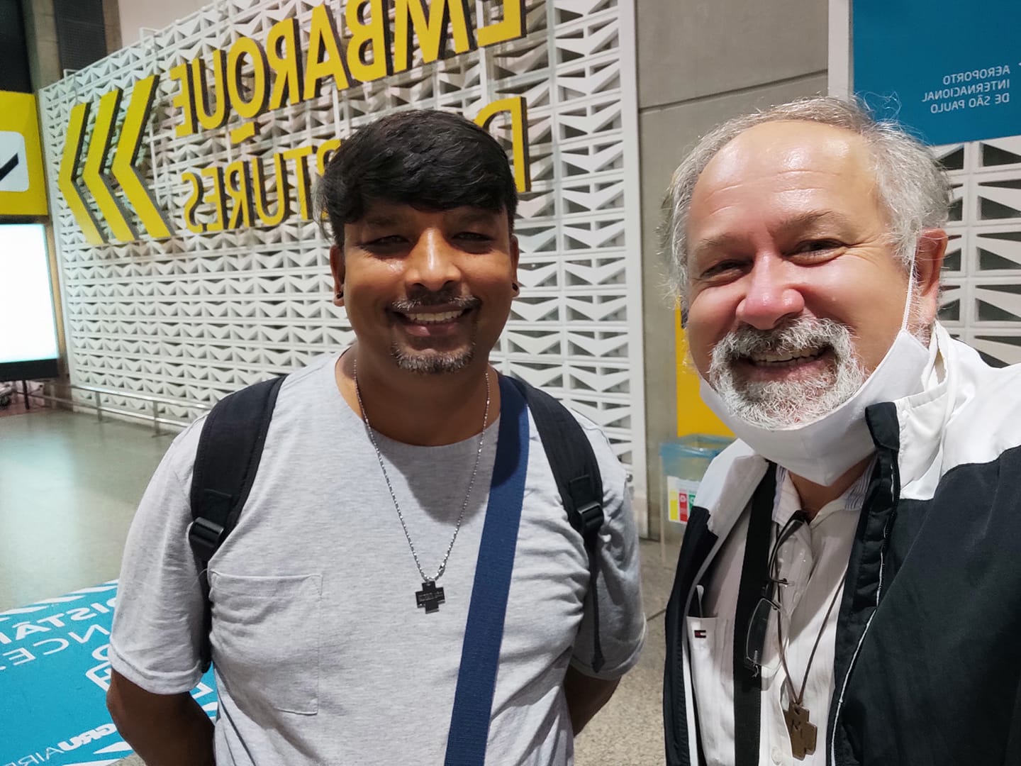 Meeting in a Brazilian Airport: Brothers João Batista, back in Brazil from East Timor, and Paul Samuel Bhatti, from Tabatinga to South Africa (LaValla200>). #MaristsOfChampagnat Journing Together as Global Family